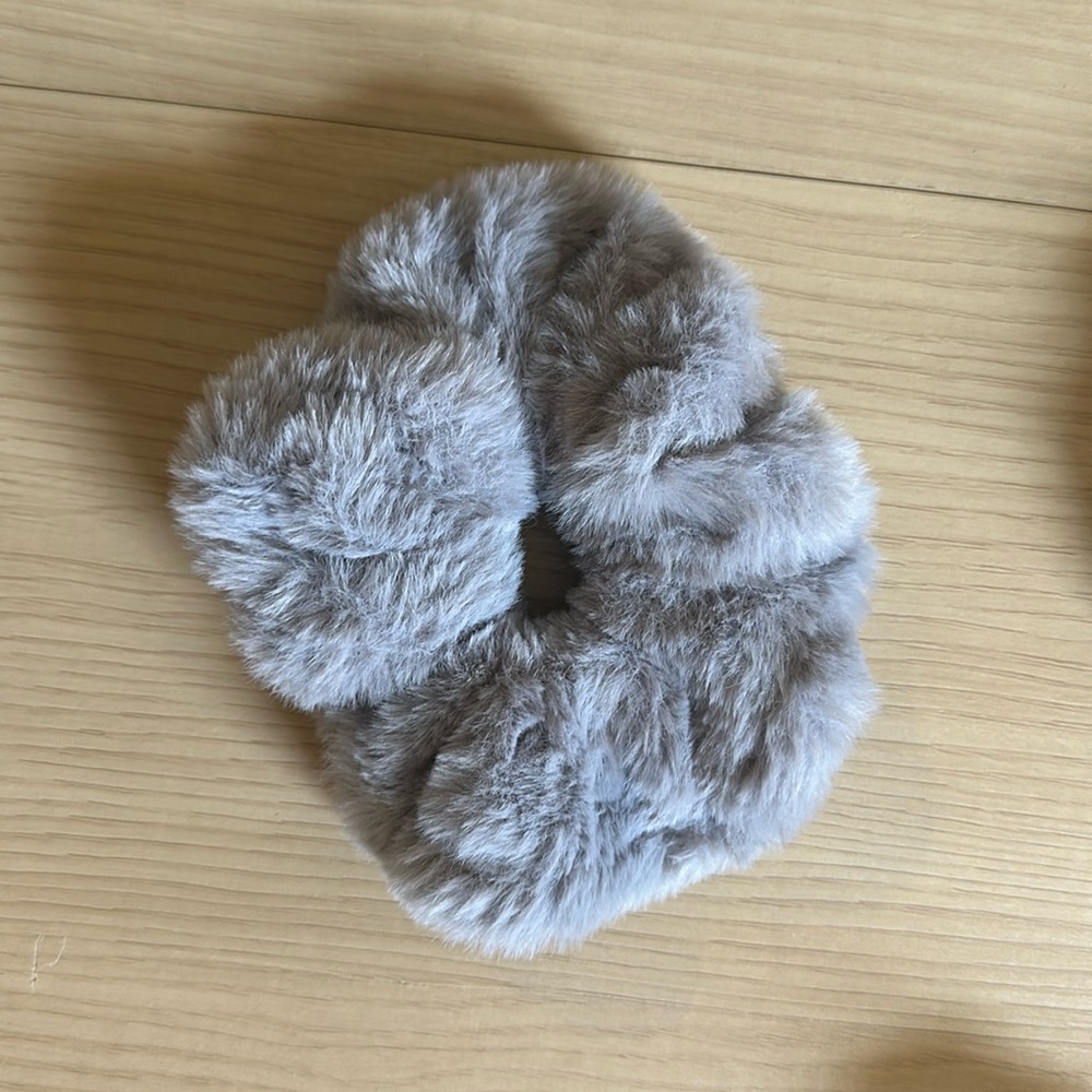 Express Scrunchie Set - Picture 3 of 8